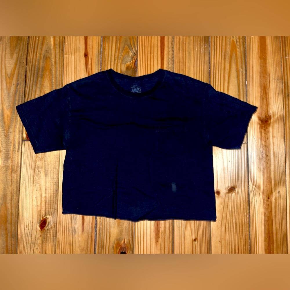 Black cropped Hanes shirt